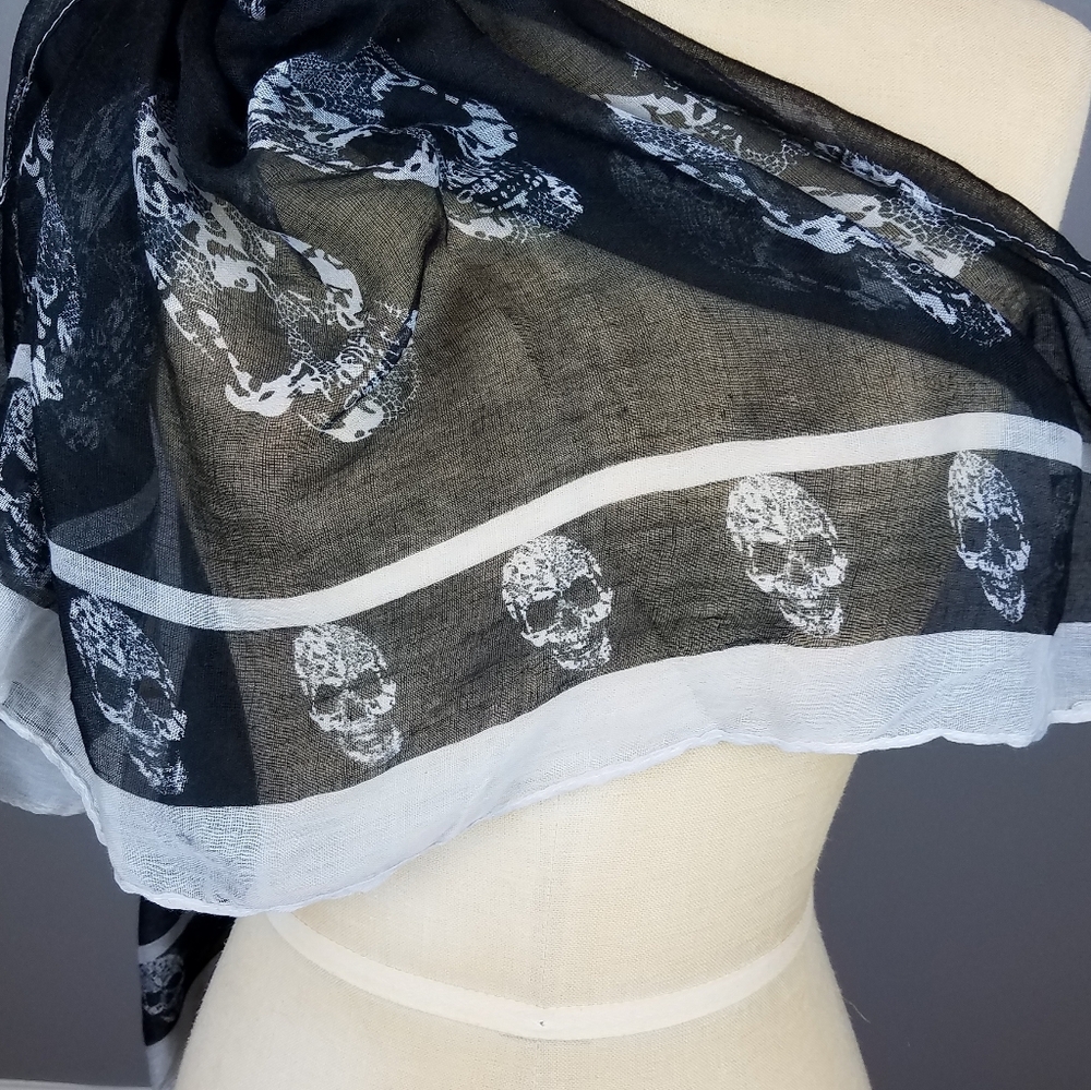 RESELLERS SPECIAL 7-pieces Skull Scarf - Picture 5 of 9